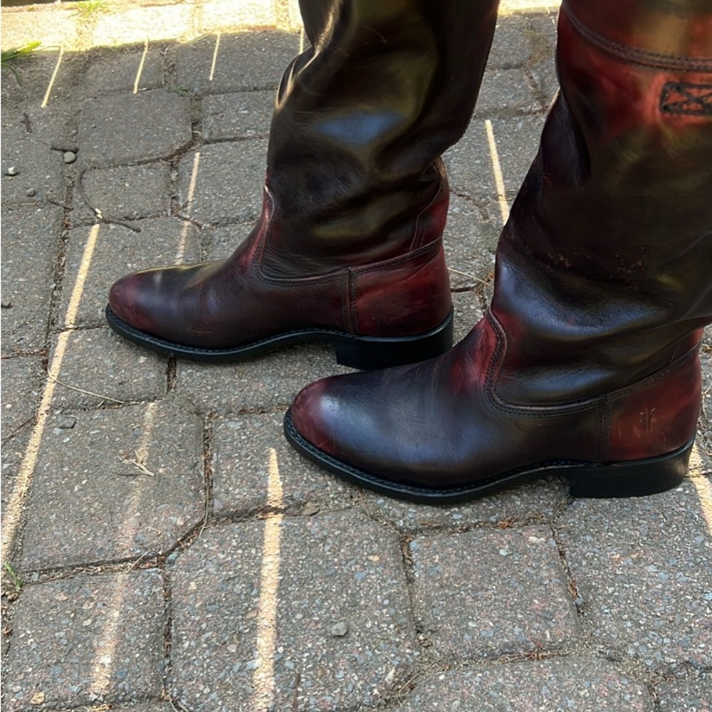Frye Boots (distressed size 6.5 burgundy/black)